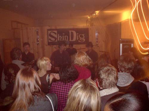 crowd + band