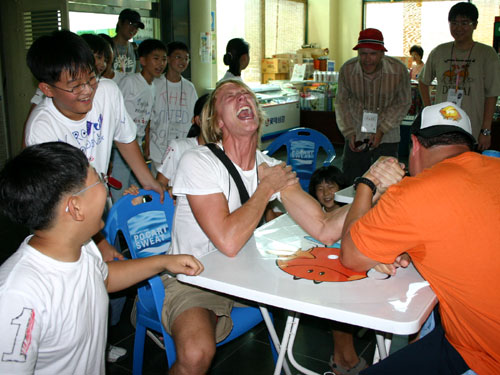 arm wrestle