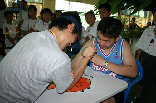 arm wrestle