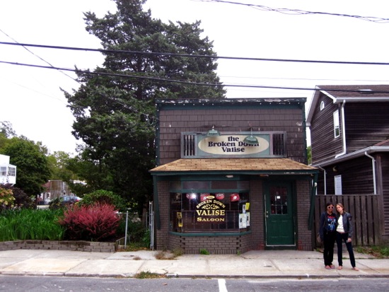 bar